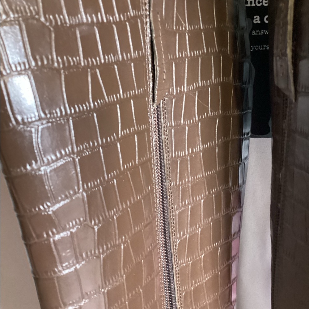 Journee Collection Brown Croc-Embossed Heeled Boots NIB 7.5 Women’s - Picture 12 of 16